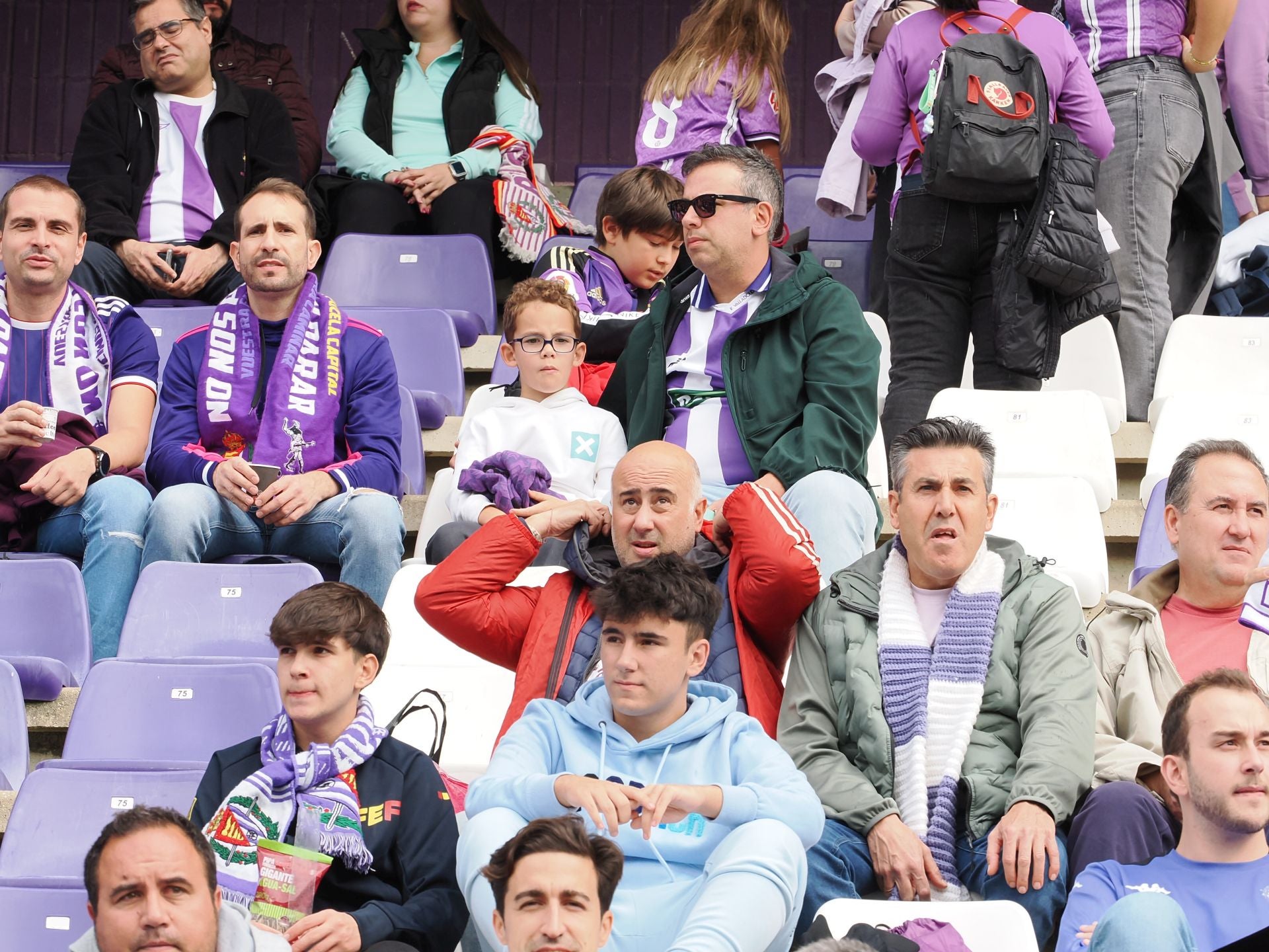 Búscate en la grada del Real Valladolid-Sporting de Gijón (3/4)
