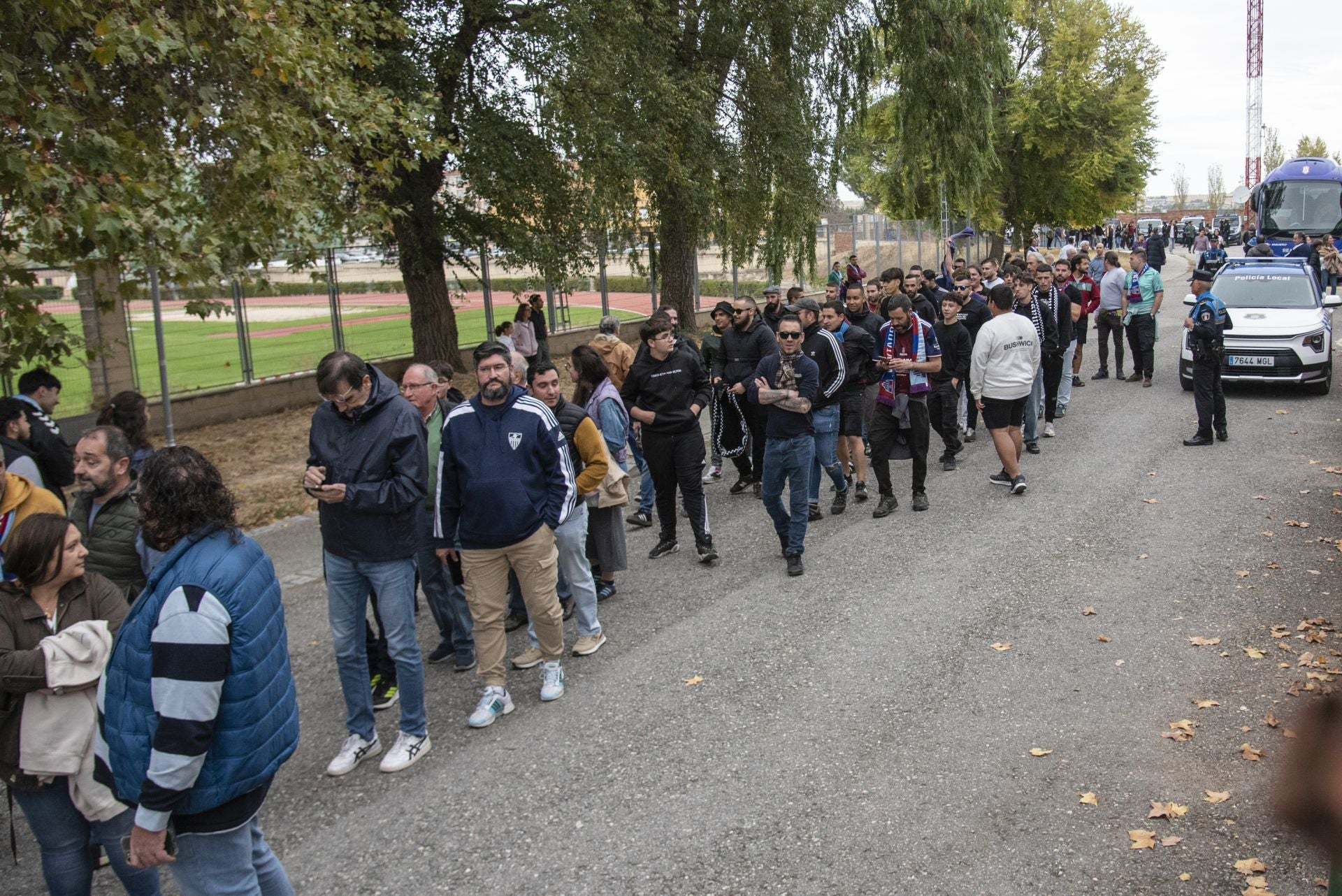 Búscate en las gradas de La Albuera durante el Segoviana vs Ávila