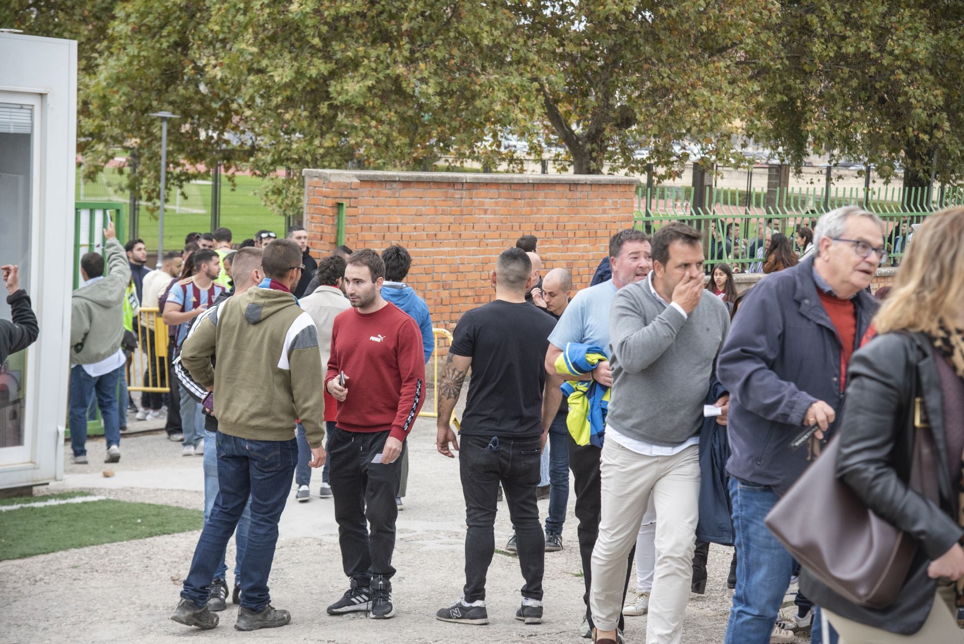 Búscate en las gradas de La Albuera durante el Segoviana vs Ávila
