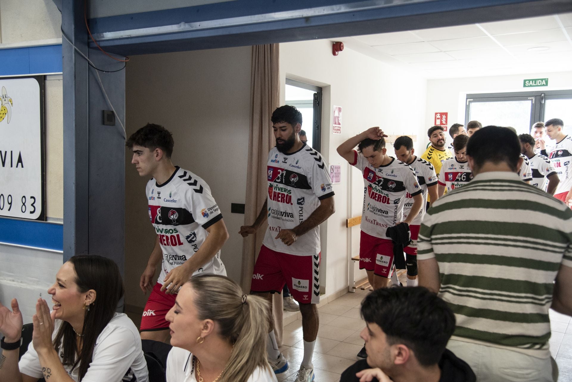 La derrota del Balonmano Nava, en imágenes