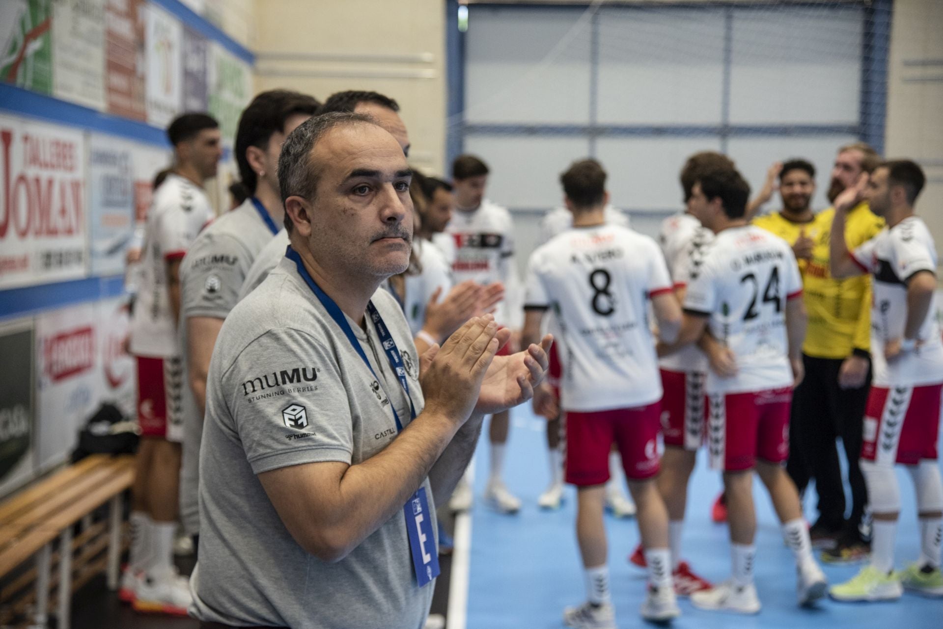 La derrota del Balonmano Nava, en imágenes