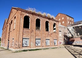 Edificios de la antigua fábrica azucarera en el parque de las Norias.