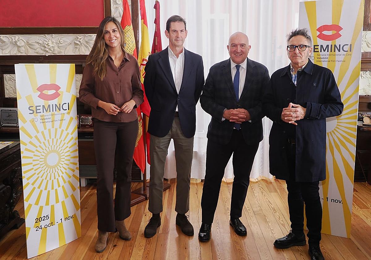 Blanca Jiménez, concejala de Turismo, Eventos y Marca Ciudad; Goyo Ezama, director general de El Norte de Castilla; el alcalde, Jesús Julio Carnero, y José Luis Cienfuegos, director de la Seminci.