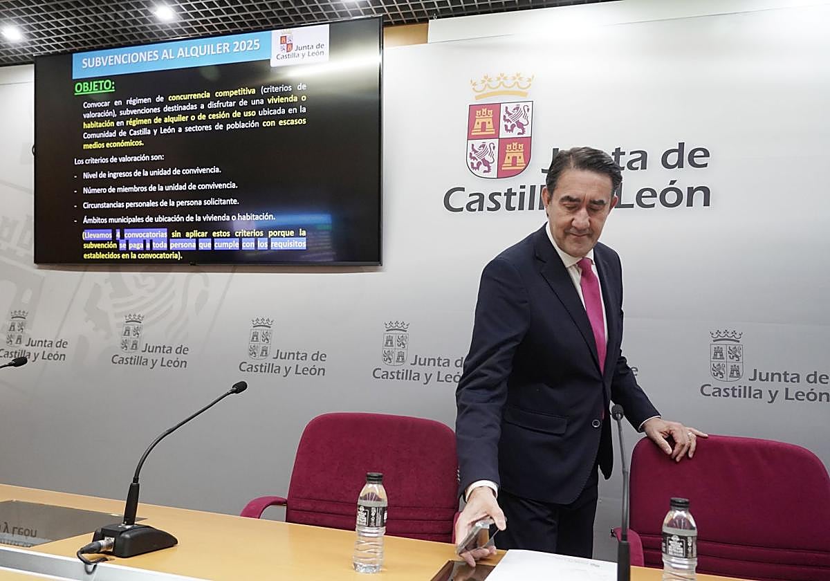 El consejero de Medio Ambiente, Vivienda y Ordenación del Territorio, Juan Carlos Suárez-Quiñones, este lunes durante la presentación de las ayudas al alquiler.