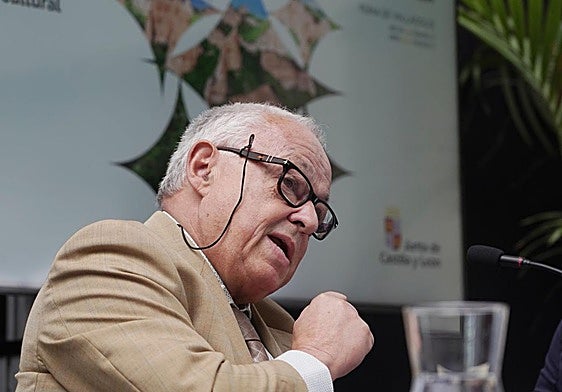 El consejero de Cultura, Gonzalo Santonja, este lunes en rueda de prensa.