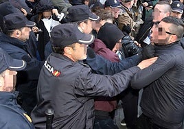 Imagen de archivo de agentes de la Policía Nacional en una manifestación no comunicada.