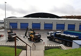 Maquinaria en el exterior del nuevo Centro de Tratamiento de Residuos