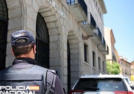 Agente de la Policía Nacional, en la Audiencia Provincial de de Segovia.
