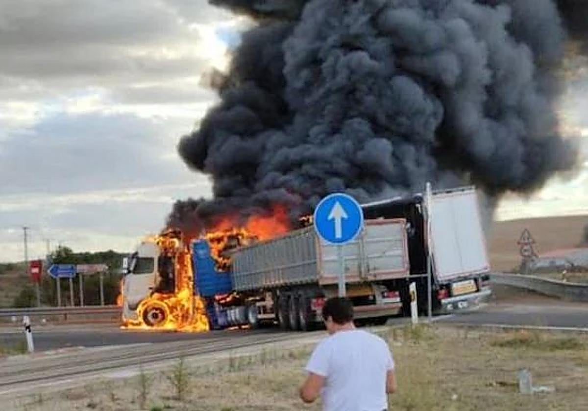 Colisión entre dos camiones en uno de los puntos negros señalados en el informe de la AEA.