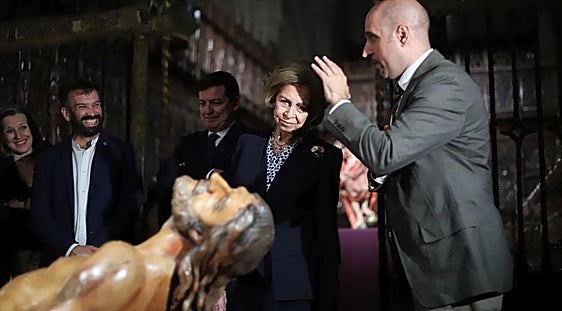 La Reina Sofía afirma que contribuirá «personalmente» a promocionar la exposición de Las Edades 'EsperanZa'