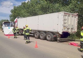 Siniestro vial en la N-611 con dos camiones implicados, el 2 de julio de 2024.