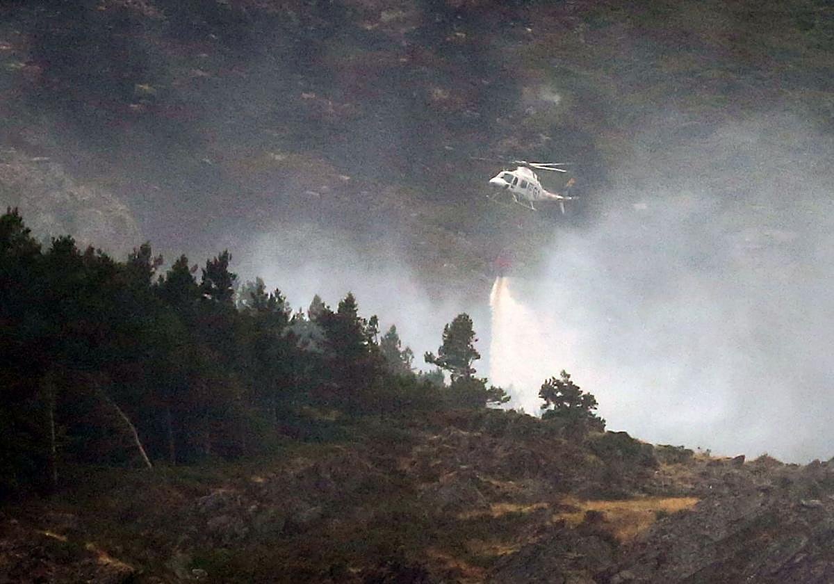 Incendio en las inmediaciones de la estación de esquí de La Pinilla, el pasado septiembre.