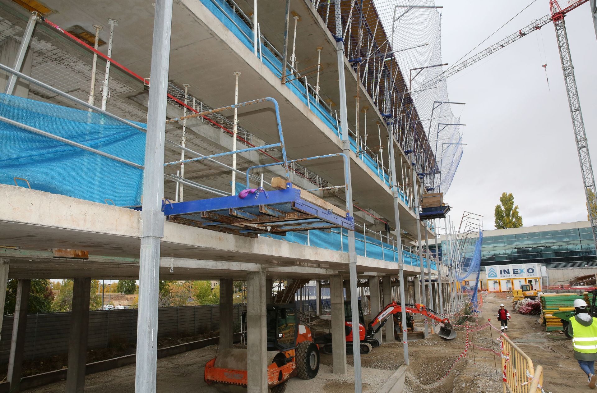 Fotos de la visita de la ministra a las obras de las viviendas colaborativas