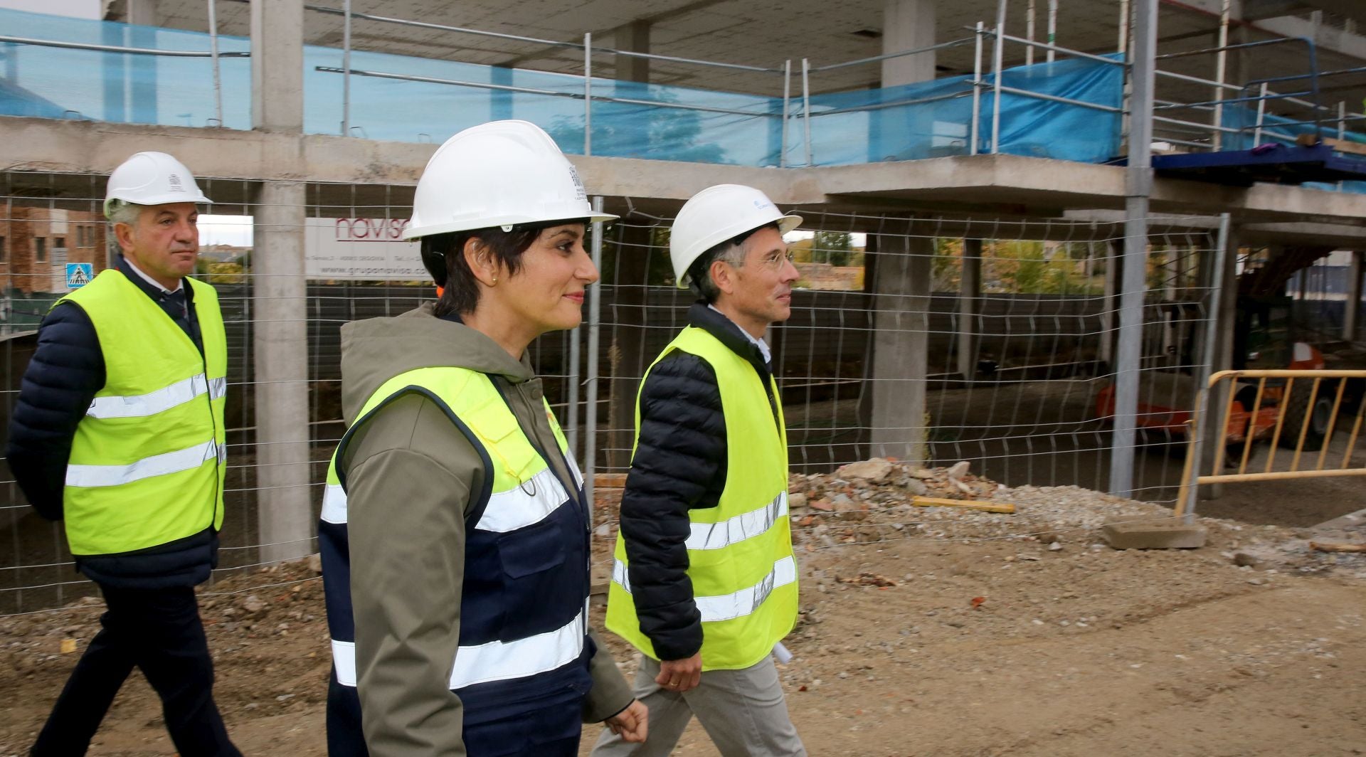 Fotos de la visita de la ministra a las obras de las viviendas colaborativas