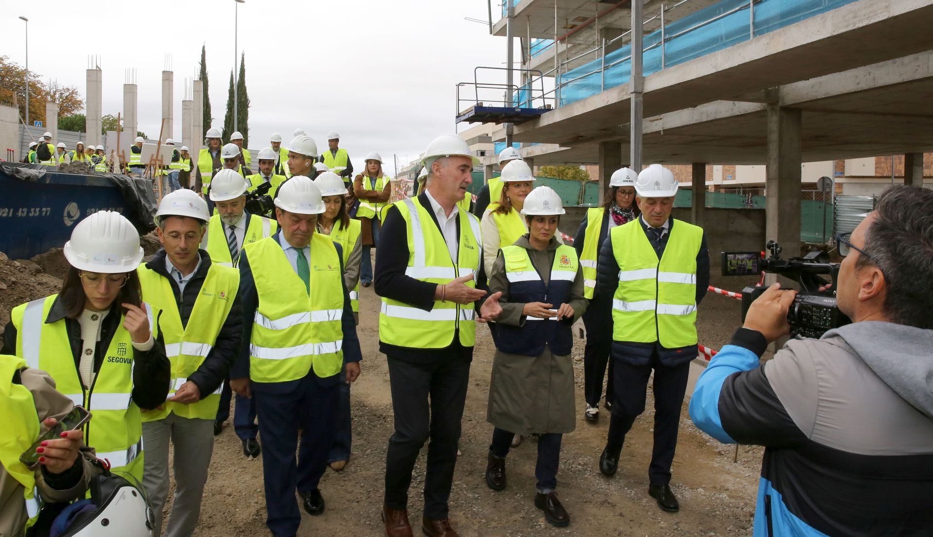 Fotos de la visita de la ministra a las obras de las viviendas colaborativas