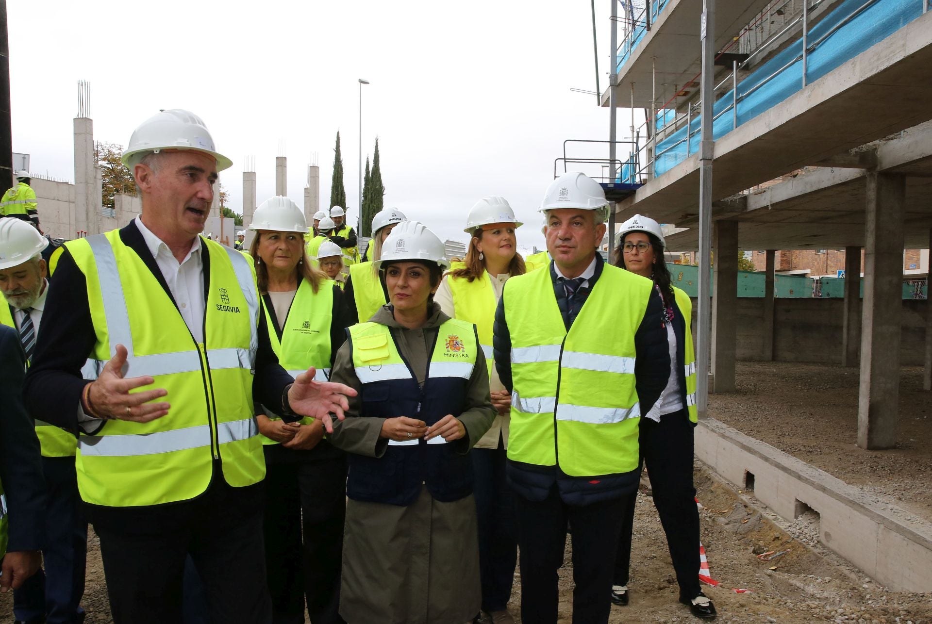 Fotos de la visita de la ministra a las obras de las viviendas colaborativas