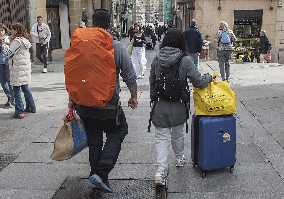 Imagen de archivo de turistas en Segovia.