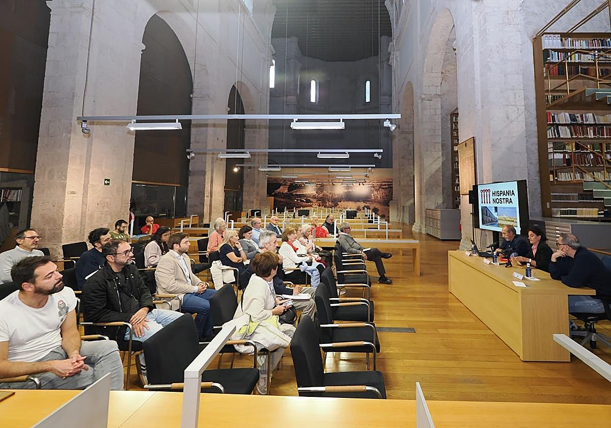 Un momento del acto de Hispania Nostra en el Archivo Municipal.