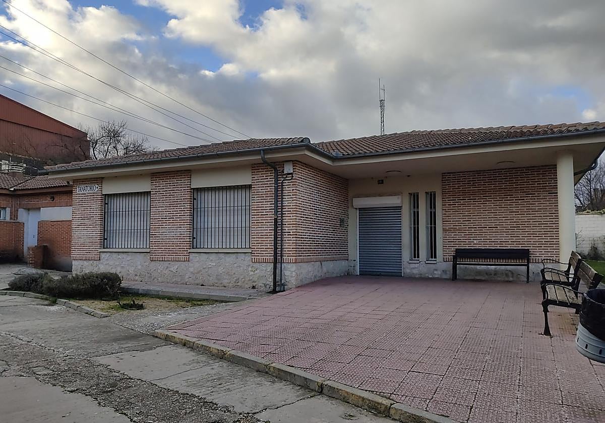 Vista exterior del velatorio municipal de Cuéllar.