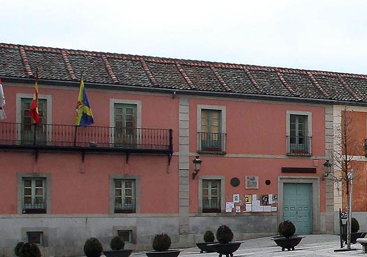 Vista general de la fachada del Ayuntamiento de La Granja.