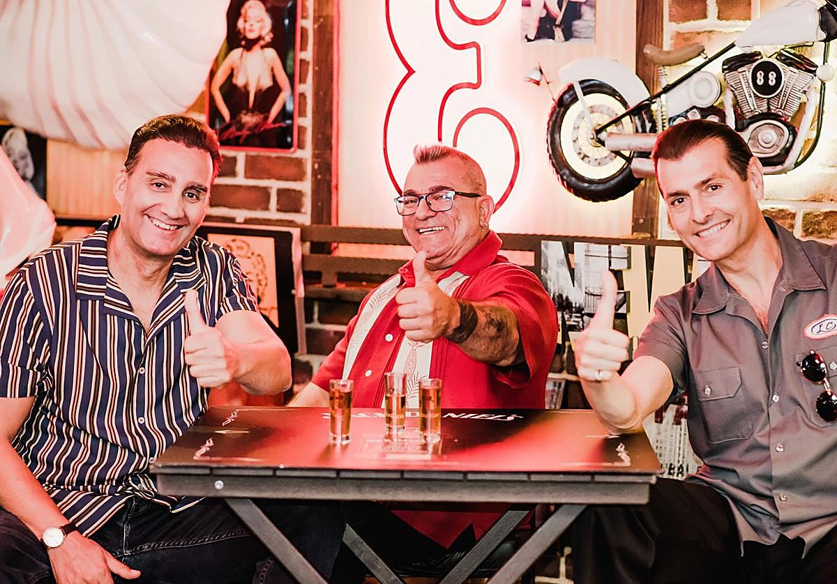 Miembros del grupo Tennessee.