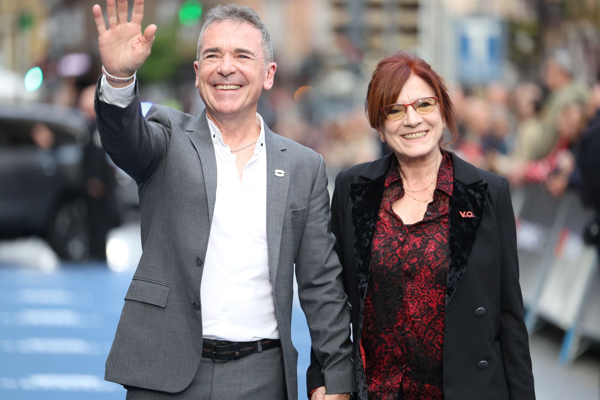 El director y guionista, Santiago Tabernero, junto a su pareja.