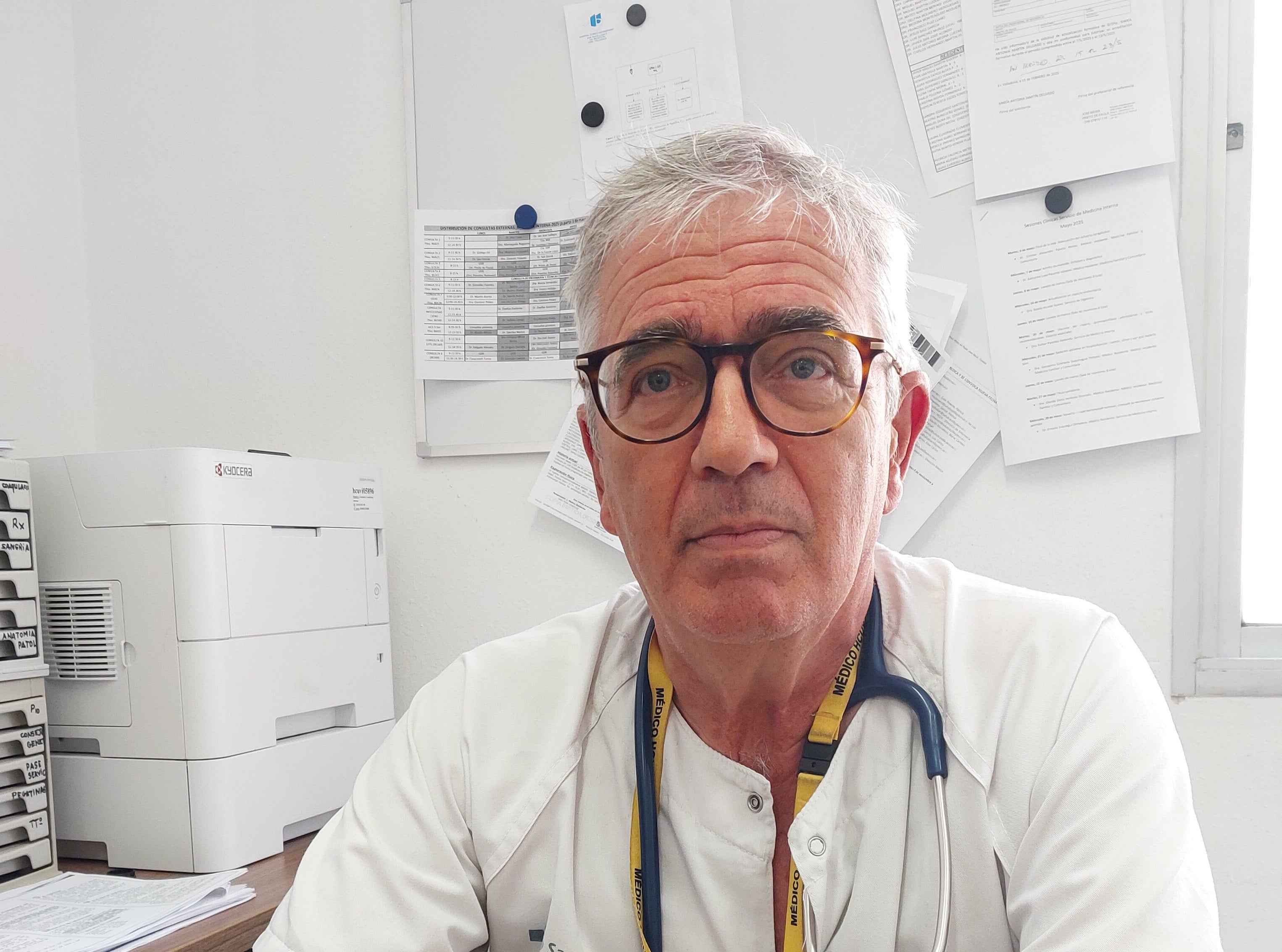 Dr. Prieto de Paula, jefe de Medicina Interna del Hospital Clínico de Valladolid.