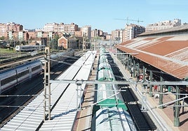 Vías en la estación de trenes Campo Grande de Valladolid en una imagen de archivo.