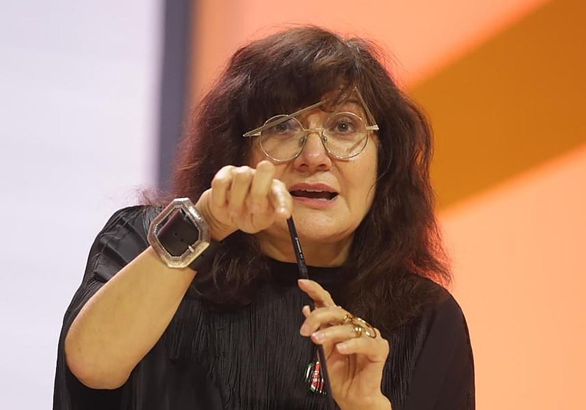 Isabel Coixet, directora de la película 'Tres adioses', que abre la Sección Oficial de la Seminci, durante su intervención en la gala inaugural.