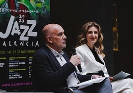 El director del festival, José Ángel Zapatero, con la viceconsejera de Acción Cultural, Mar Sancho, en la presentación.