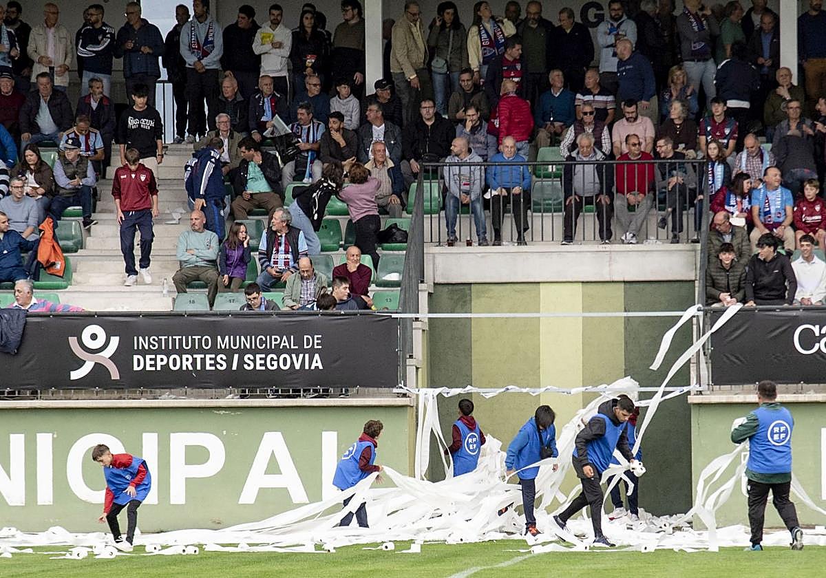 La banda de La Albuera, llena de papel higiénico.