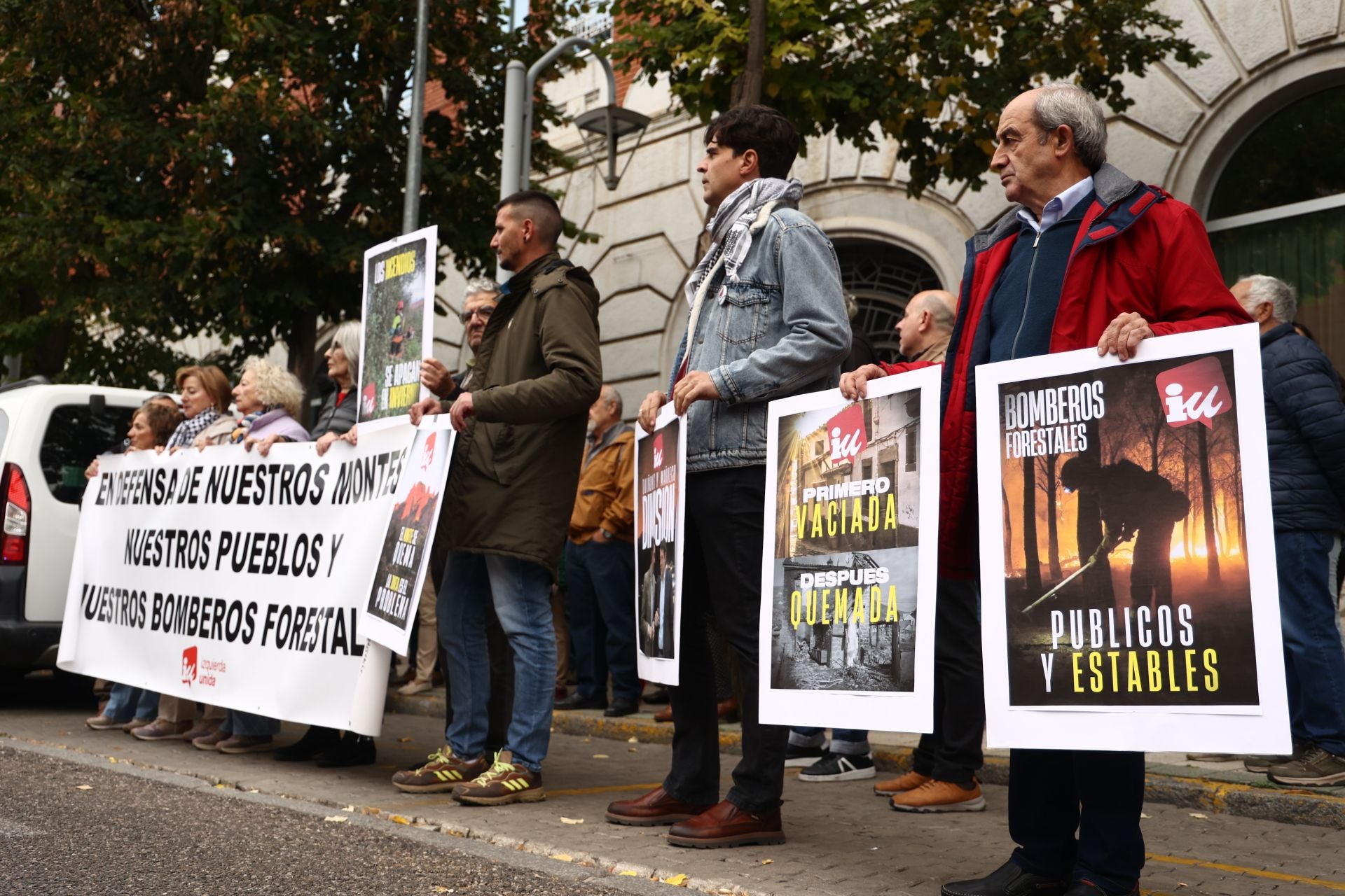 Palencia protesta por la gestión de los incendios forestales