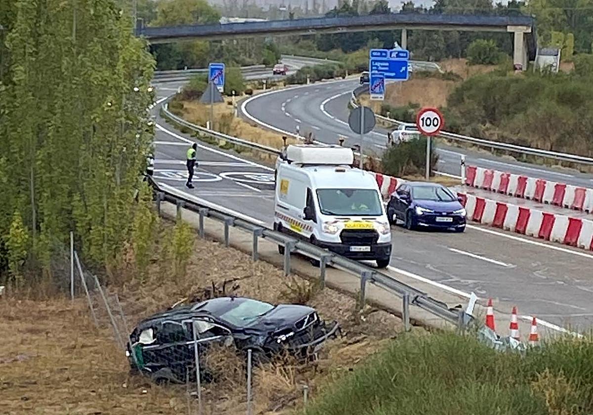 El vehículo accidentado en el lugar de los hechos.