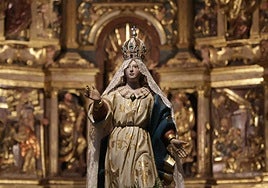 Imágenes de la celebración del Dogma de la Asunción en el interior de la Catedral por la lluvia