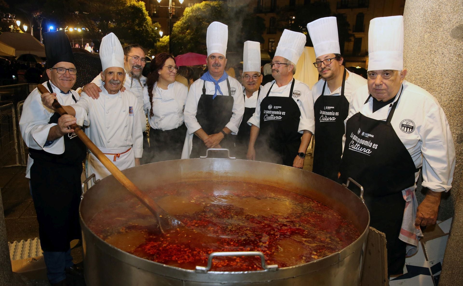 El prodigioso Paso de la Hoja y las sopas del santo, en imágenes