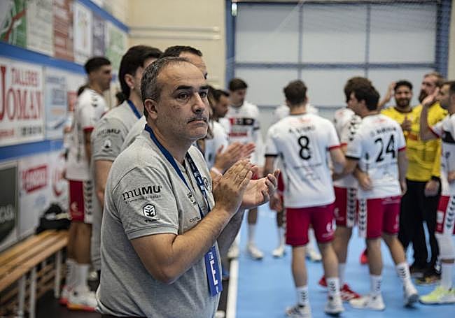 El técnico del Balonmano Nava, Álvaro Senovilla.