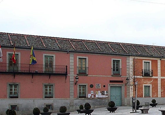 Vista general de la fachada del Ayuntamiento de La Granja.