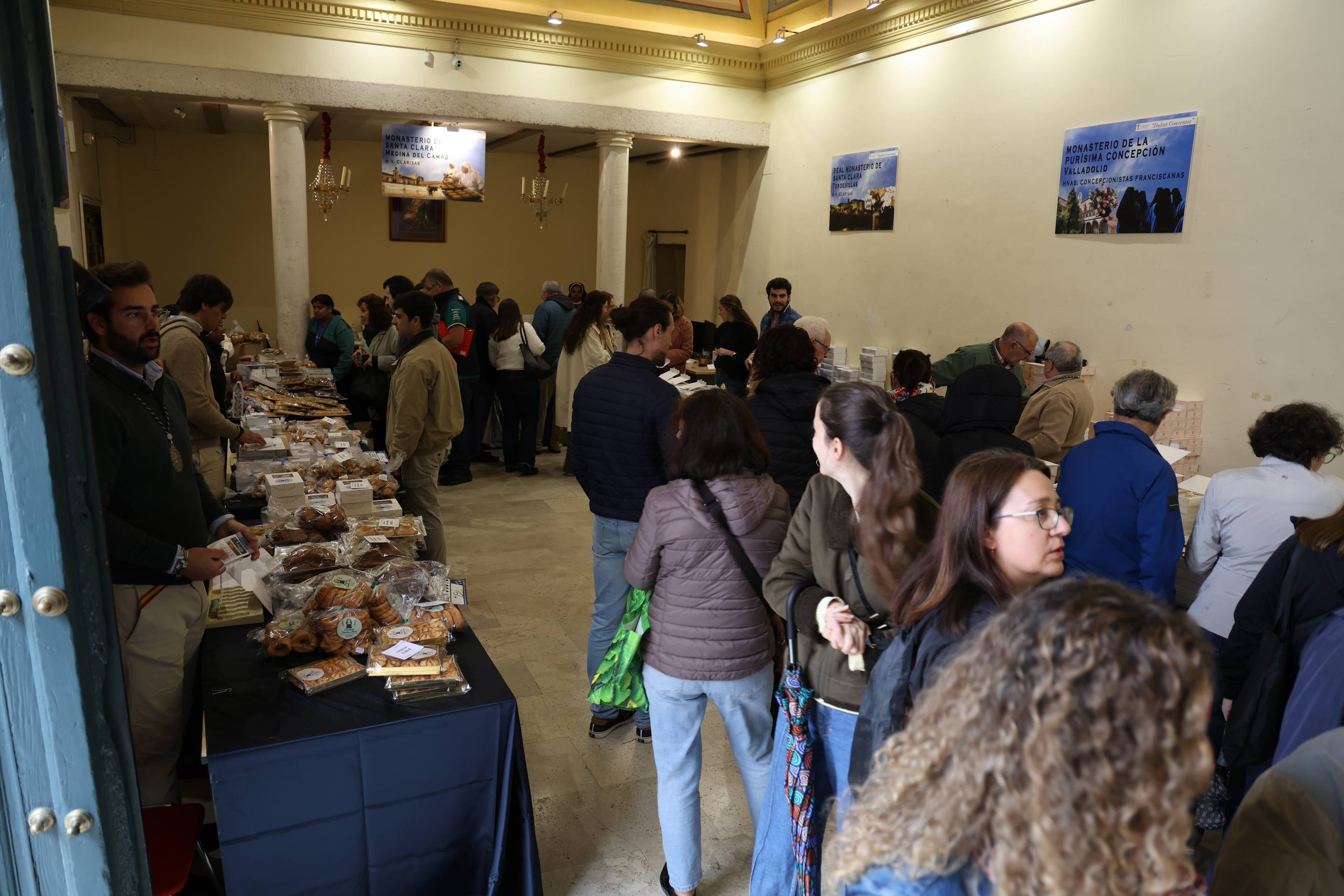 La venta de dulces de las monjas en Las Angustias, en imágenes