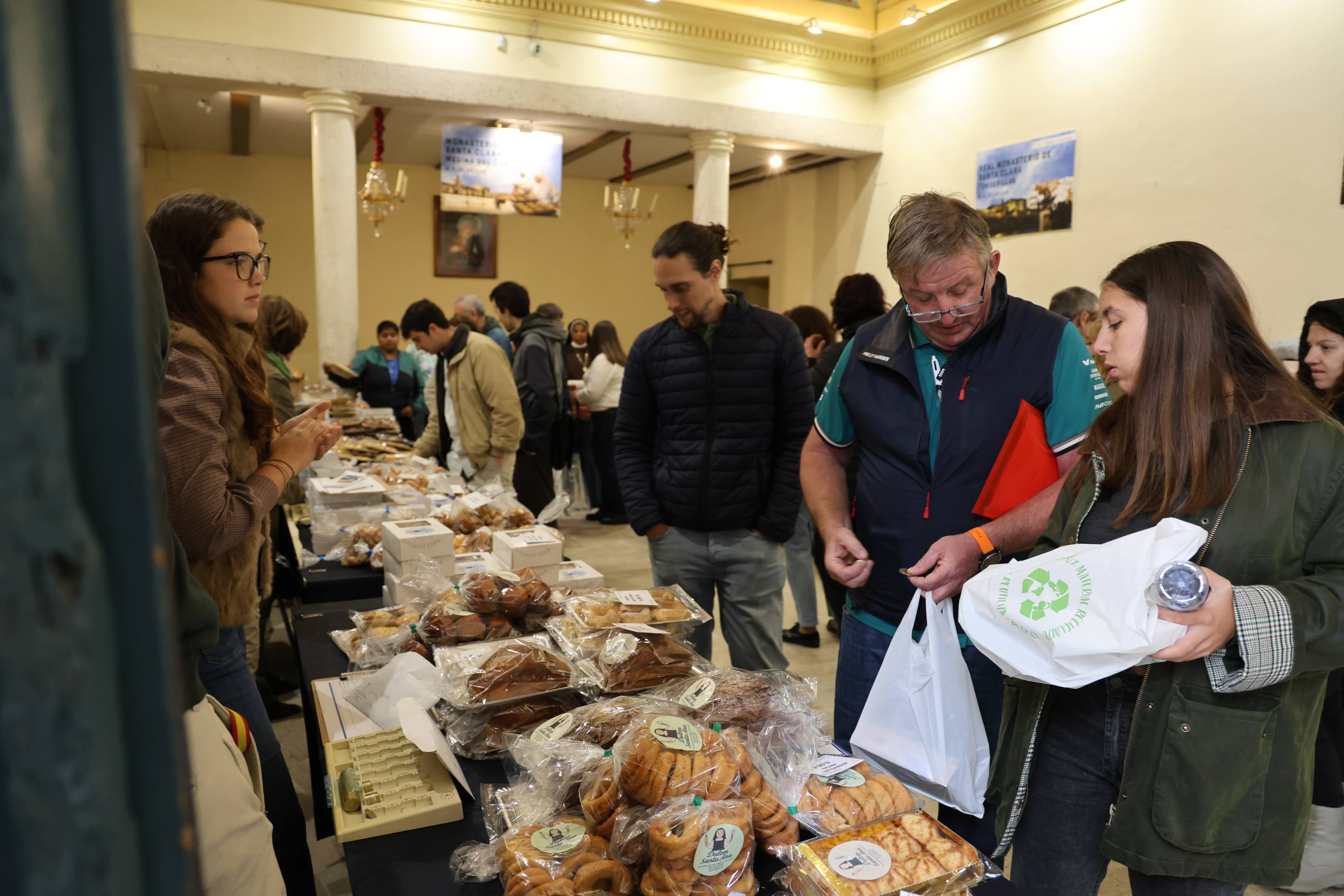La venta de dulces de las monjas en Las Angustias, en imágenes