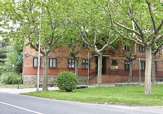 Salida del cuartel de la Guardia Civil en El Espinar.