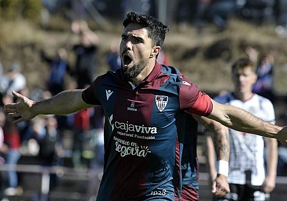 Rubén celebra el gol conseguido ante el conjunto charro.