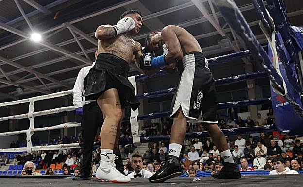 Un momento del combate.