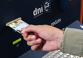 Usuario renueva su Documento Nacional de Identidad.