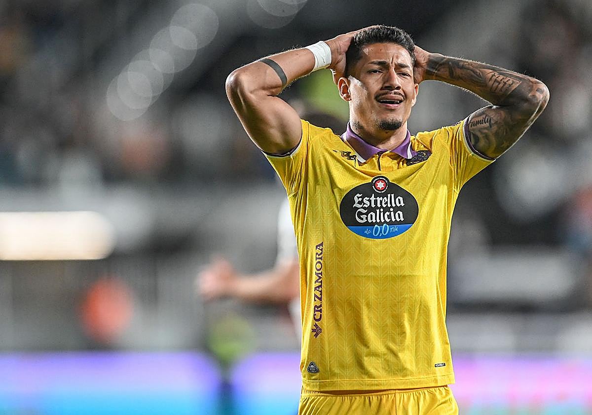 Marcos André se lamenta durante el partido.