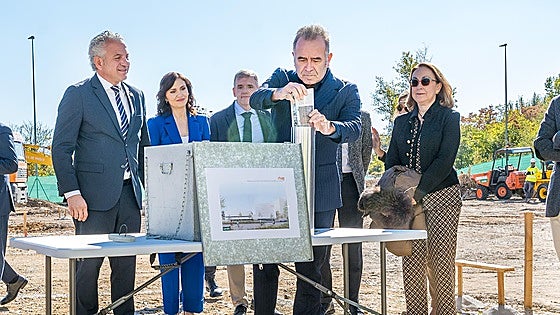 Colocan primera la piedra del Centro Territorial de RTVE que da comienzo a las obras de la nueva sede