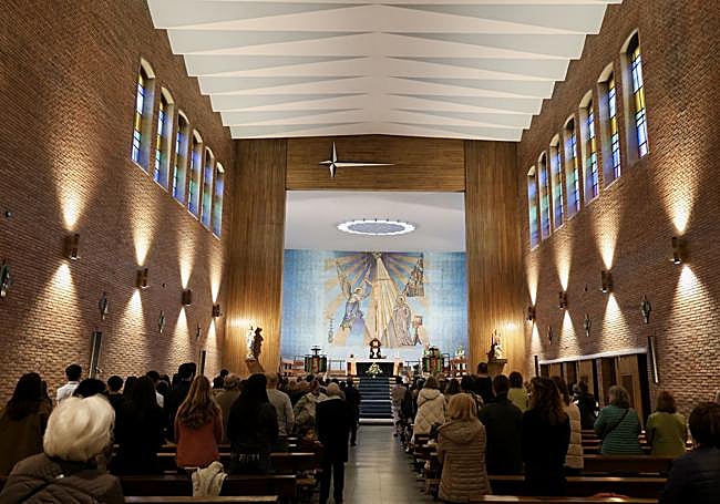 Vista general del templo durante la eucaristía de reapertura