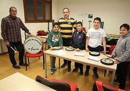 Profesores y alumnos en la Escuela de Dulzaina de Segovia.