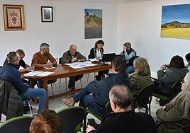 El alcalde, en el centro, en el Pleno celebrado en marzo sobre el reconocimiento a García Hevia.