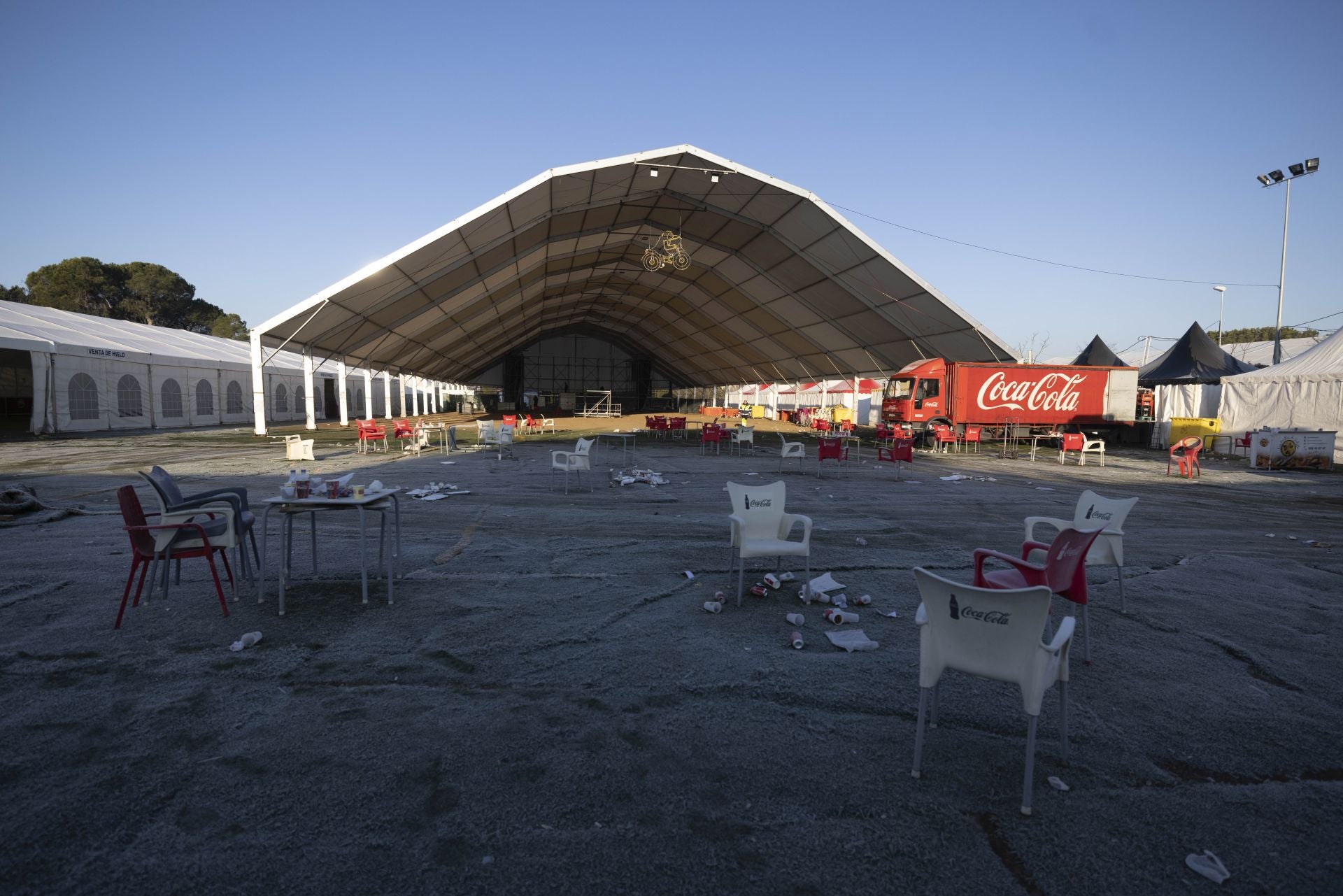 Carpa de la antigua hípica militar después de la celebración de una edición de Pingüinos.