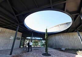 Nueva marquesina de acceso al tanatorio de Las Contiendas, inaugurada este martes.